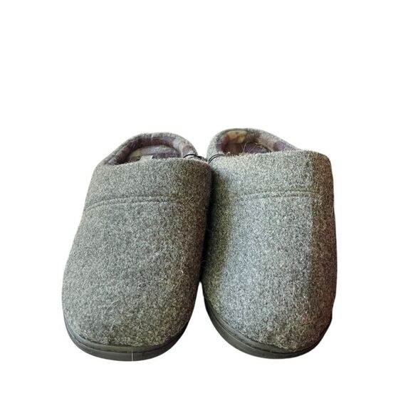 NWT! Eddie Bauer grey fleece slippers. - Picture 4 of 6